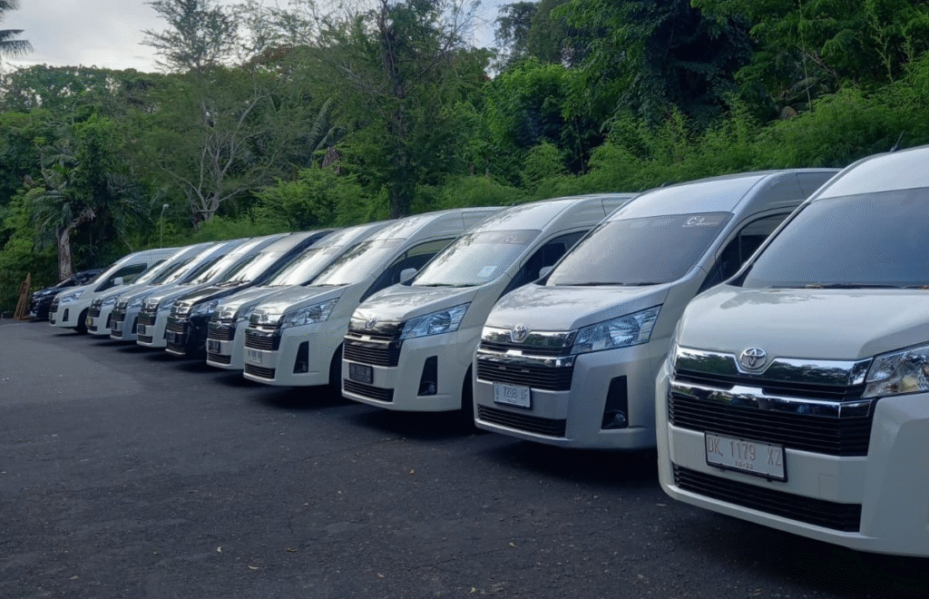Sewa Mobil Hiace Jogja, Rental Hiace Jogja, Transportasi Rombongan Jogja, Sewa Hiace Murah, Mobil Hiace Pariwisata Jogja
