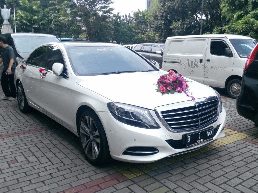 Keunggulan Sewa Mobil Mewah dengan Sopir