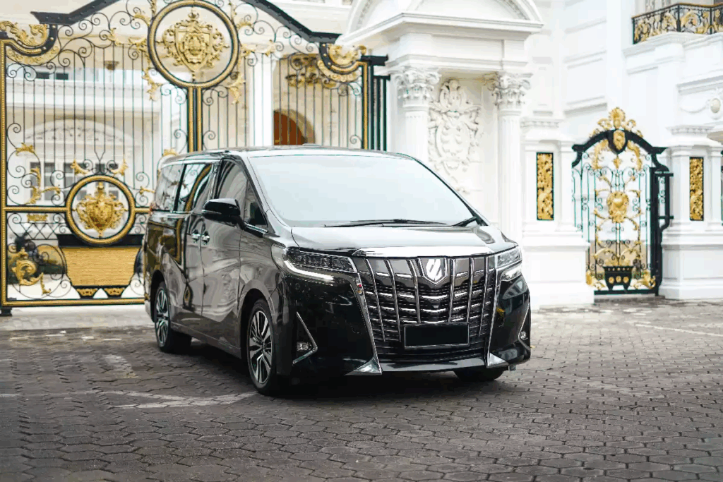 Keuntungan Sewa Mobil Plus Sopir di Surabaya